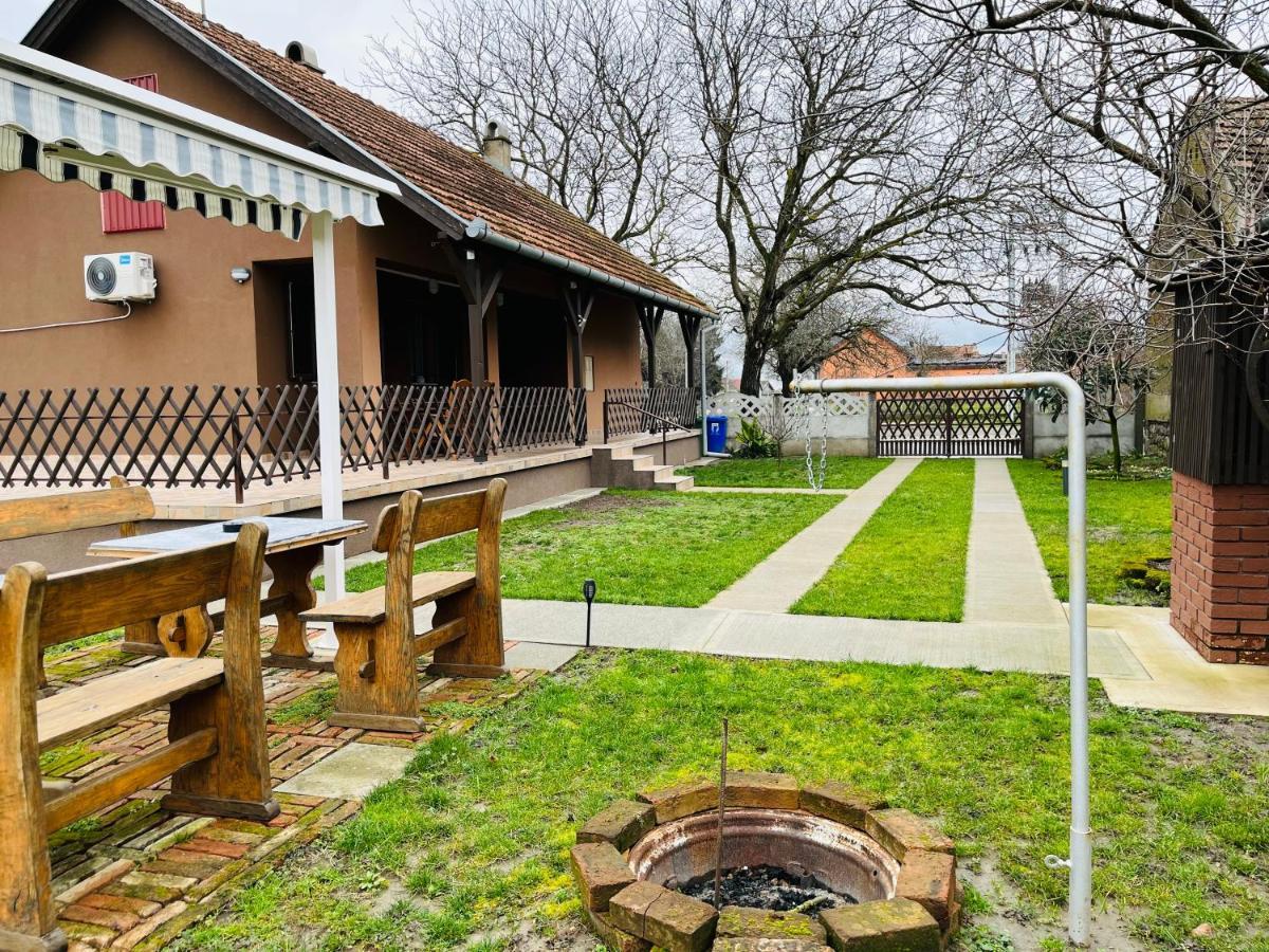 Turul -Kuca Za Odmor- Apartamento Korod Exterior foto